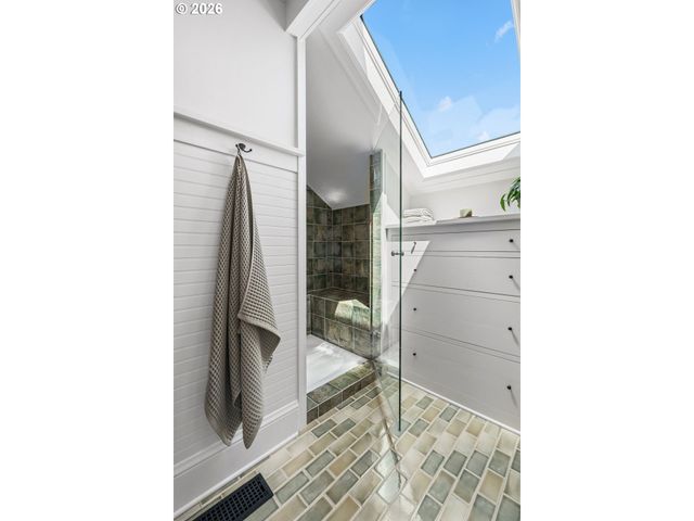 4214 Se OAK St, Portland, OR 97215