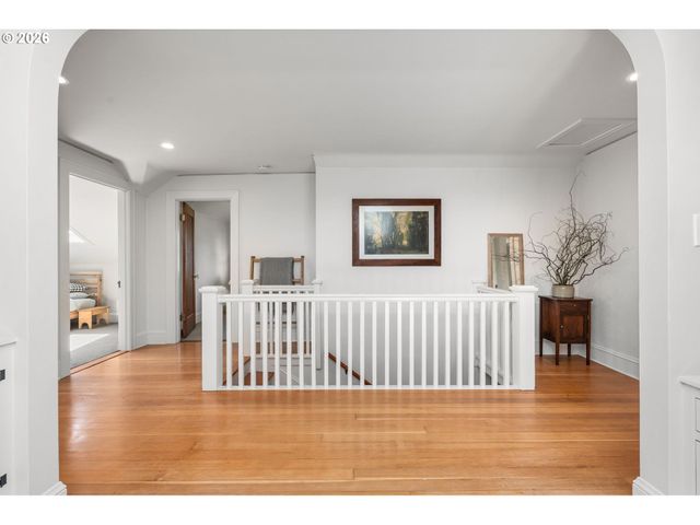 4214 Se OAK St, Portland, OR 97215