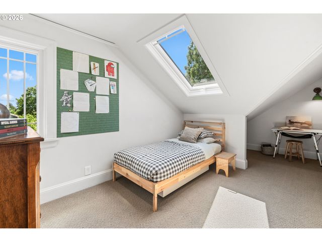 4214 Se OAK St, Portland, OR 97215