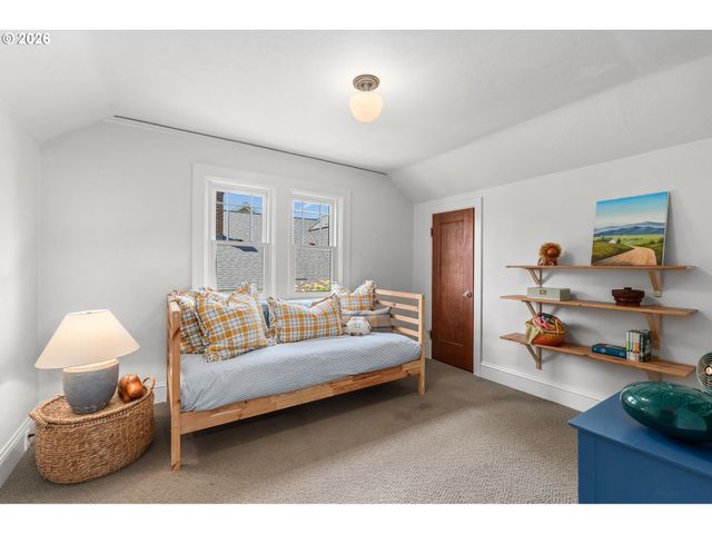 4214 Se OAK St, Portland, OR 97215