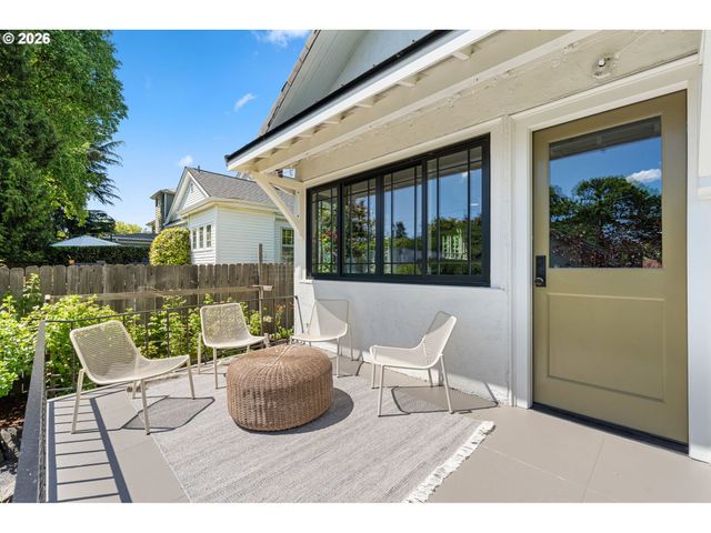 4214 Se OAK St, Portland, OR 97215