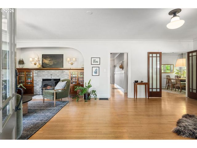 4214 Se OAK St, Portland, OR 97215