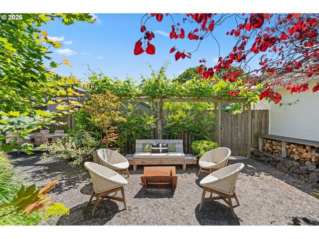 4214 Se OAK St, Portland, OR 97215