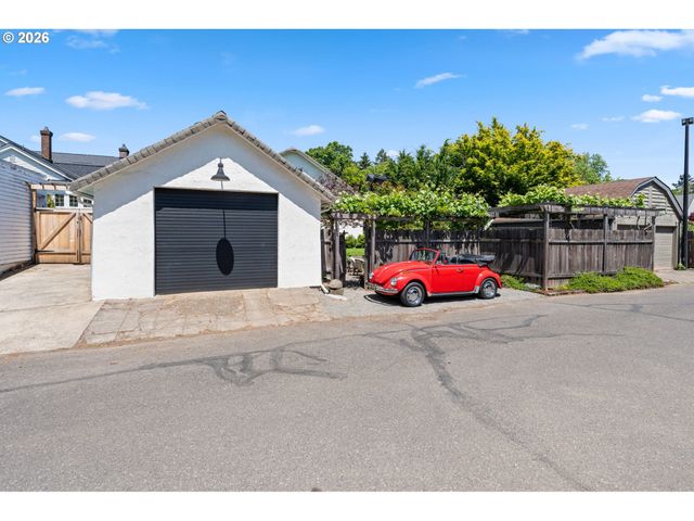 4214 Se OAK St, Portland, OR 97215