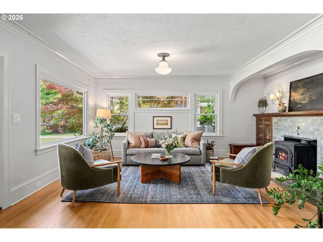 4214 Se OAK St, Portland, OR 97215