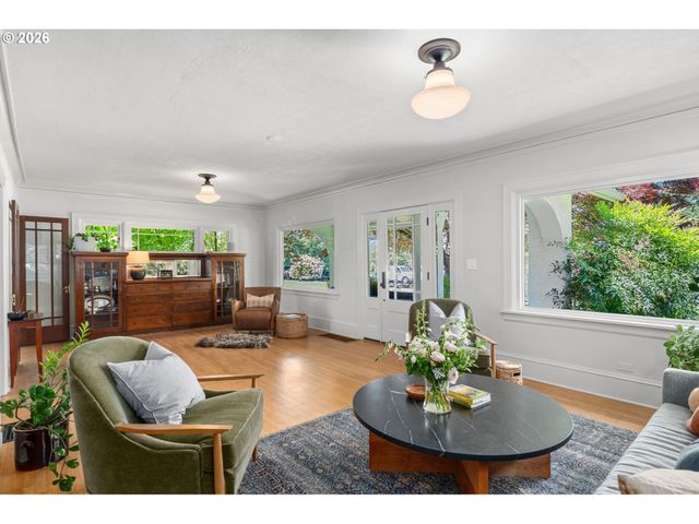 4214 Se OAK St, Portland, OR 97215