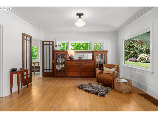 4214 Se OAK St, Portland, OR 97215