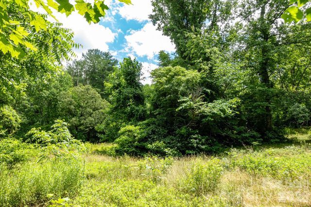82 Englewood Drive, Hendersonville, NC 28739
