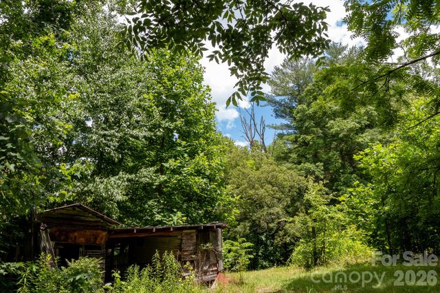 82 Englewood Drive, Hendersonville, NC 28739