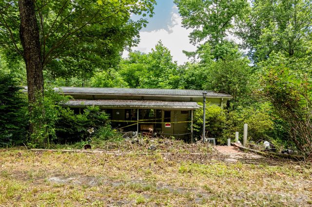 82 Englewood Drive, Hendersonville, NC 28739