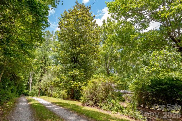 82 Englewood Drive, Hendersonville, NC 28739