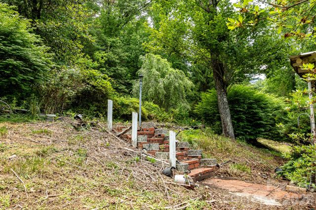 82 Englewood Drive, Hendersonville, NC 28739
