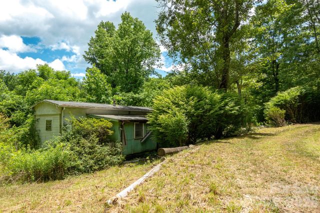 82 Englewood Drive, Hendersonville, NC 28739