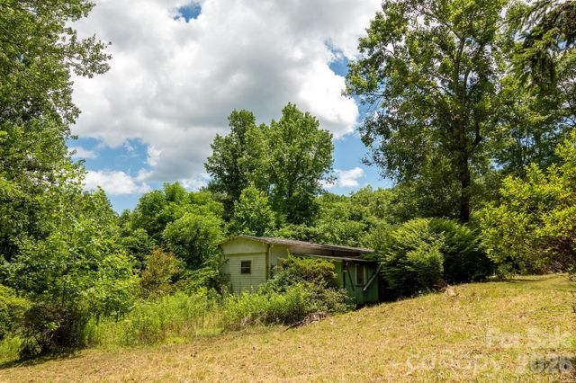 82 Englewood Drive, Hendersonville, NC 28739