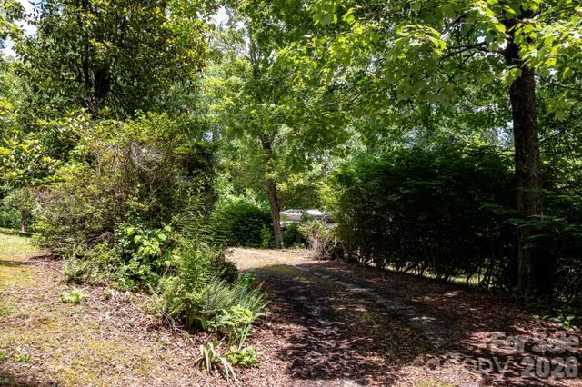 82 Englewood Drive, Hendersonville, NC 28739