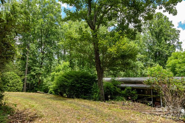 82 Englewood Drive, Hendersonville, NC 28739