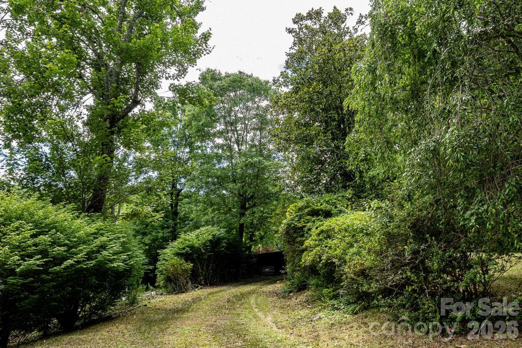82 Englewood Drive, Hendersonville, NC 28739