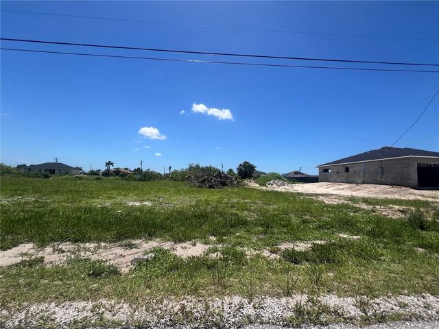 2208 NE 6TH AVENUE, Cape Coral, FL 33909