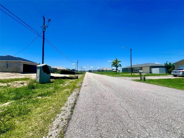 2208 NE 6TH AVENUE, Cape Coral, FL 33909