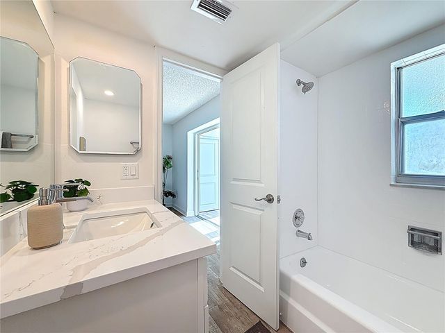 4550 COVE CIRCLE 106, St Petersburg, FL 33708