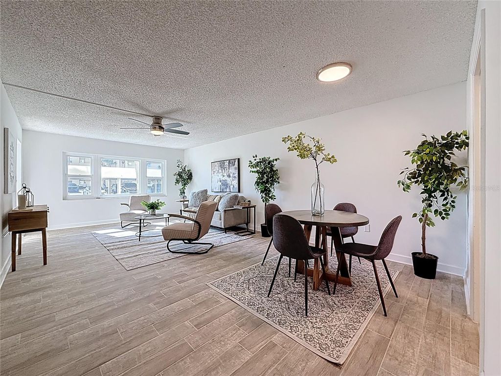 Image 11 of property listing at 4550 COVE CIRCLE 106, St Petersburg, FL 33708