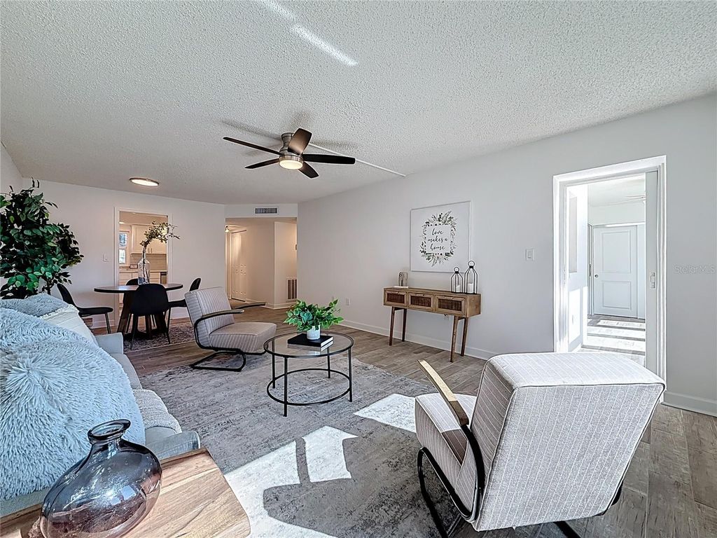 Image 15 of property listing at 4550 COVE CIRCLE 106, St Petersburg, FL 33708