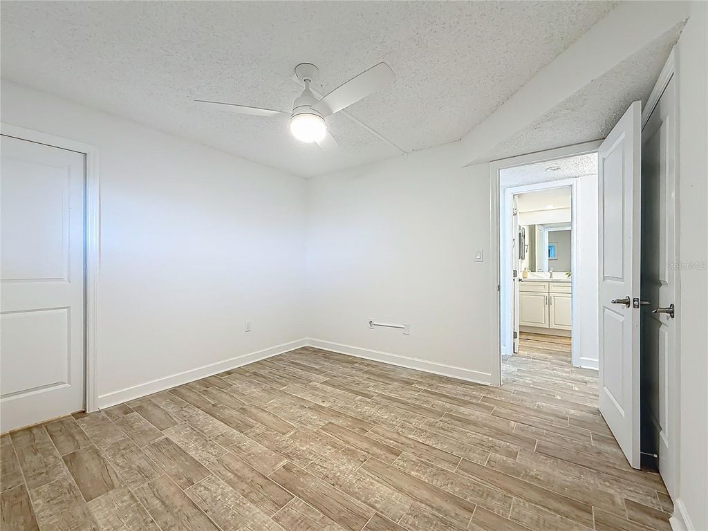 Image 16 of property listing at 4550 COVE CIRCLE 106, St Petersburg, FL 33708