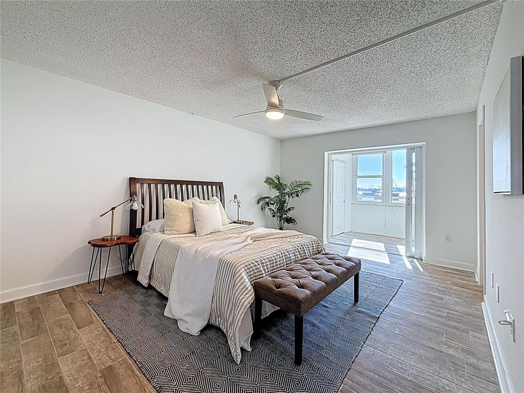 Image 19 of property listing at 4550 COVE CIRCLE 106, St Petersburg, FL 33708