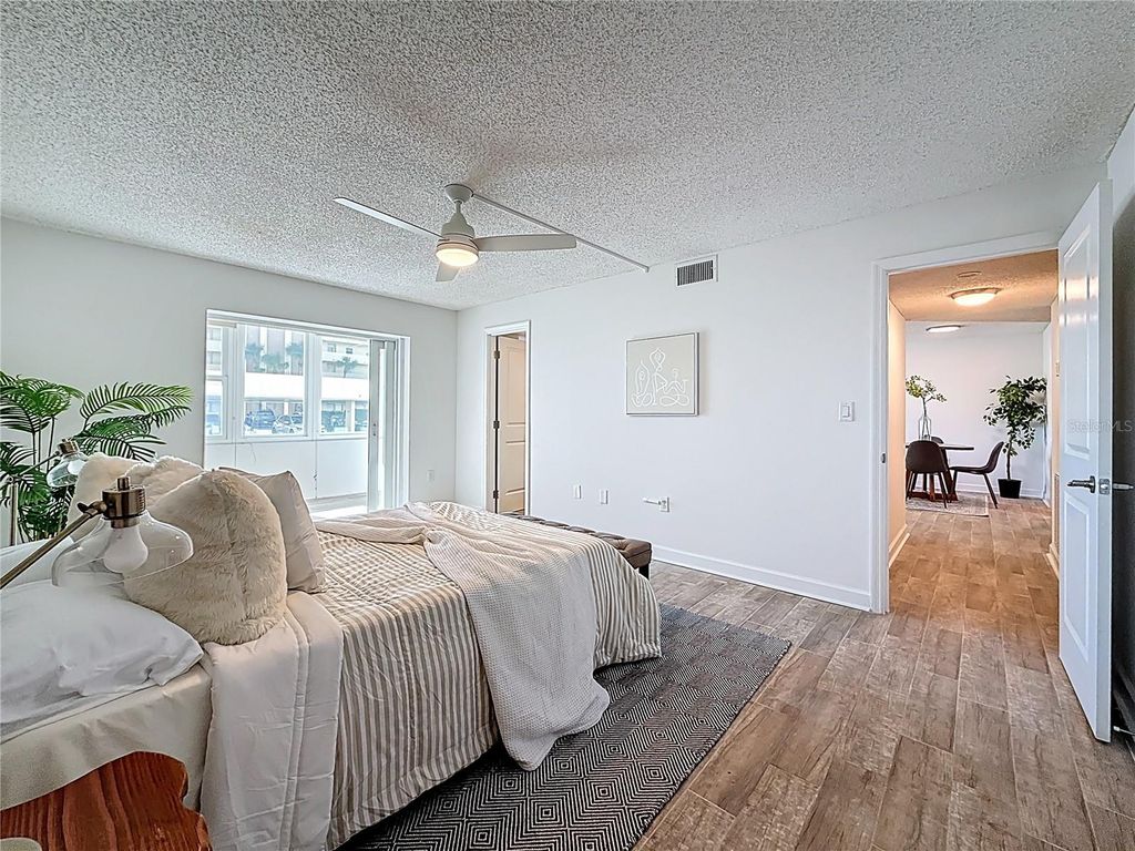 Image 20 of property listing at 4550 COVE CIRCLE 106, St Petersburg, FL 33708