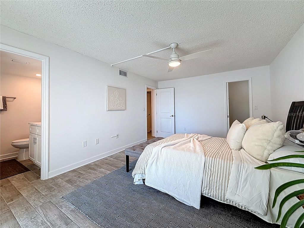 Image 21 of property listing at 4550 COVE CIRCLE 106, St Petersburg, FL 33708