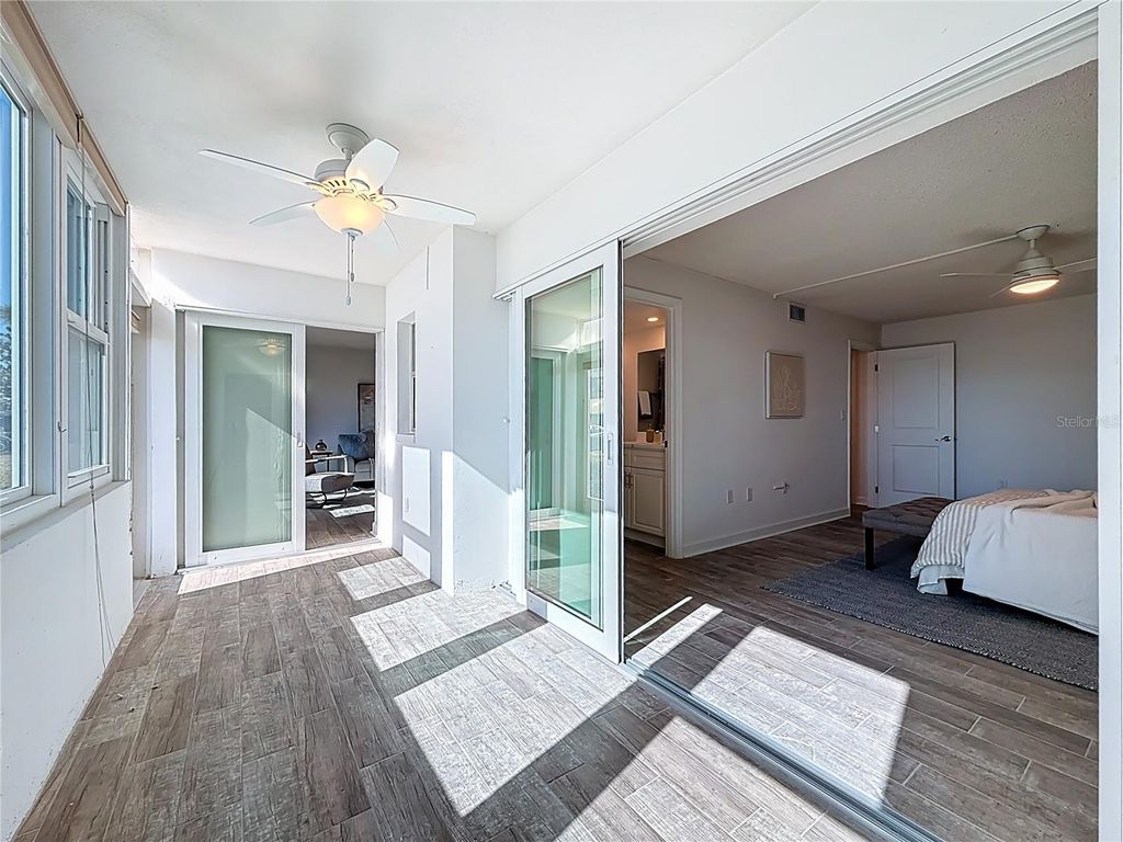 Image 27 of property listing at 4550 COVE CIRCLE 106, St Petersburg, FL 33708