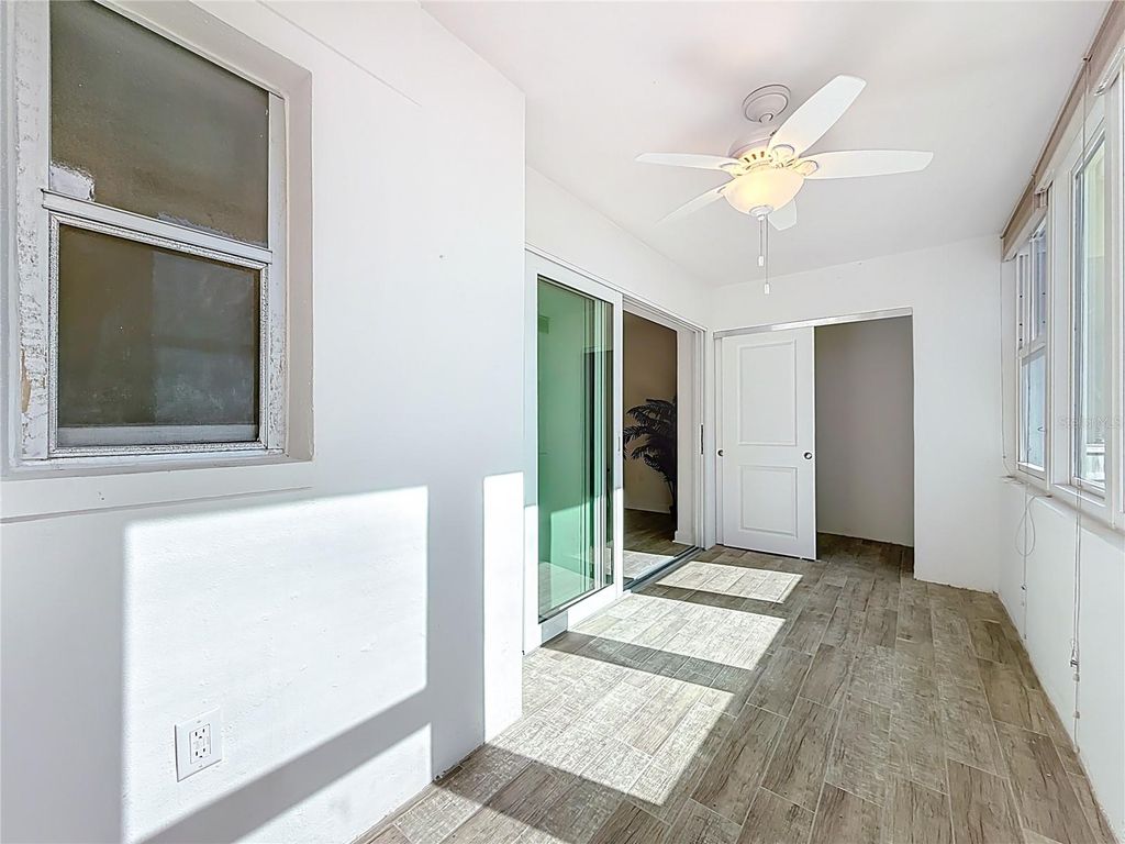 Image 28 of property listing at 4550 COVE CIRCLE 106, St Petersburg, FL 33708