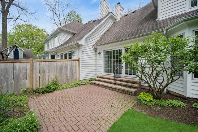 932 Chestnut Street, Deerfield, IL 60015