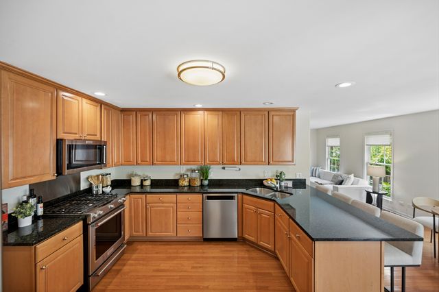 932 Chestnut Street, Deerfield, IL 60015