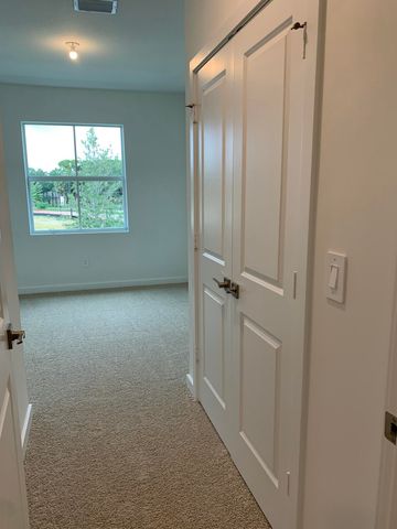 747 SE Central Parkway 43, Stuart, FL 34994