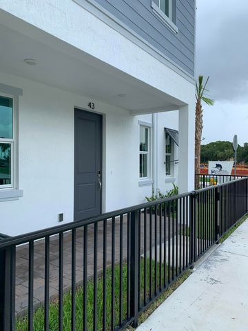 747 SE Central Parkway 43, Stuart, FL 34994