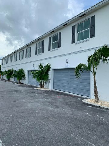 747 SE Central Parkway 43, Stuart, FL 34994