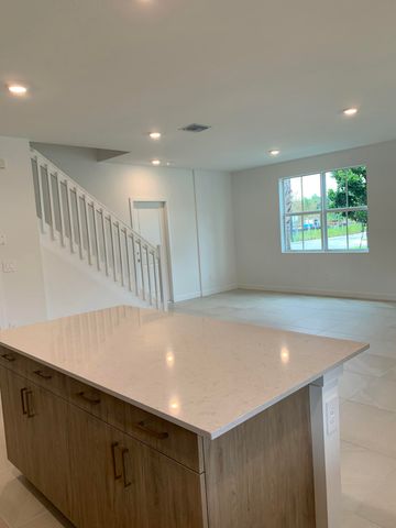 747 SE Central Parkway 43, Stuart, FL 34994