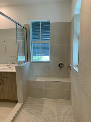 747 SE Central Parkway 43, Stuart, FL 34994