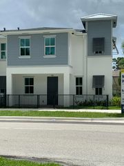 747 SE Central Parkway 43, Stuart, FL 34994
