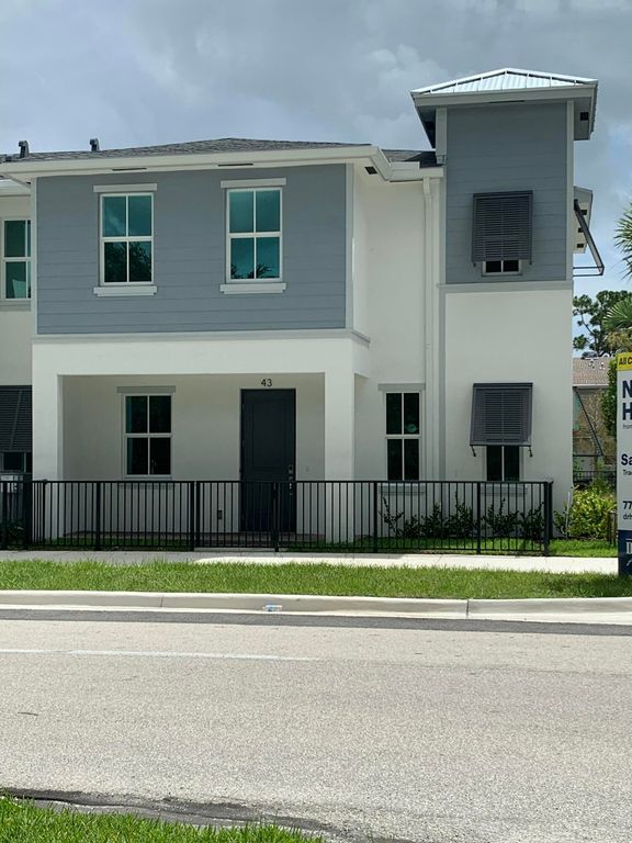 747 SE Central Parkway 43, Stuart, FL 34994