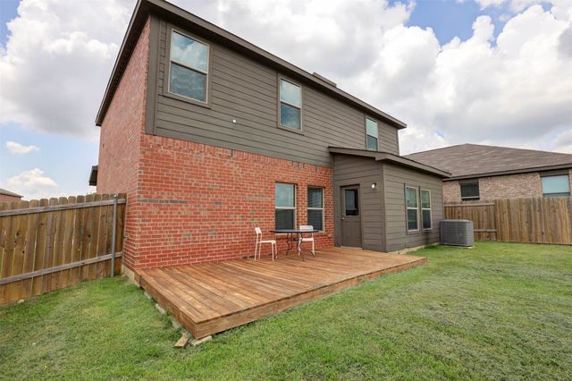 203 Drifter Drive, Newark, TX 76071
