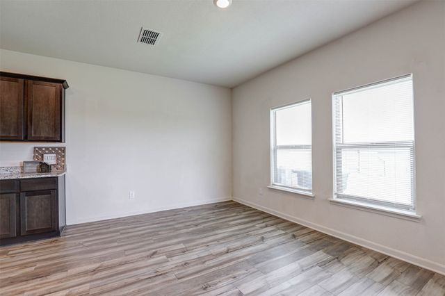 203 Drifter Drive, Newark, TX 76071
