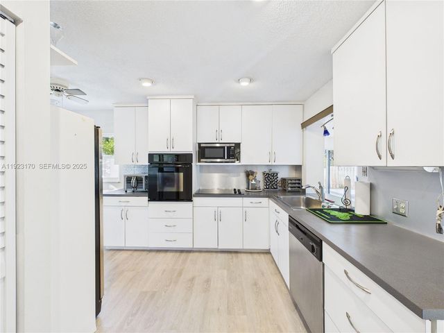 10221 SW 50th Ct, Cooper City, FL 33328