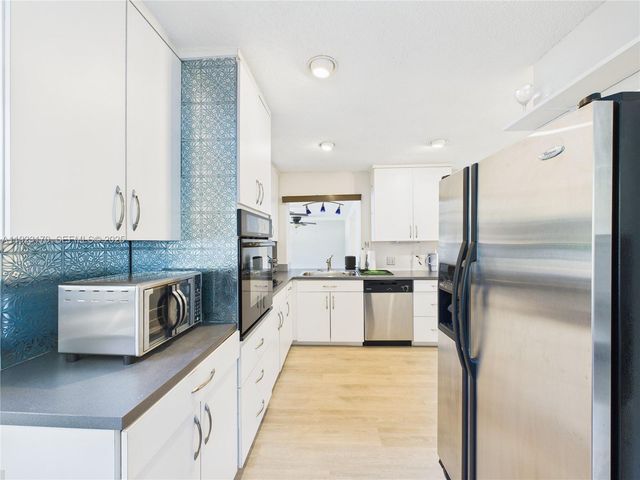 10221 SW 50th Ct, Cooper City, FL 33328