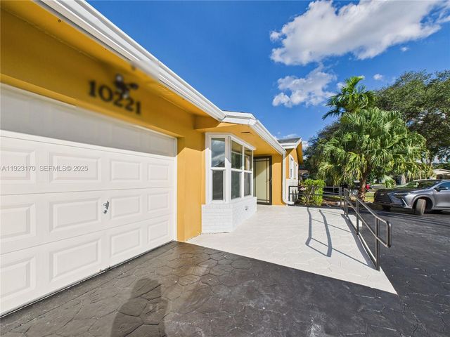 10221 SW 50th Ct, Cooper City, FL 33328