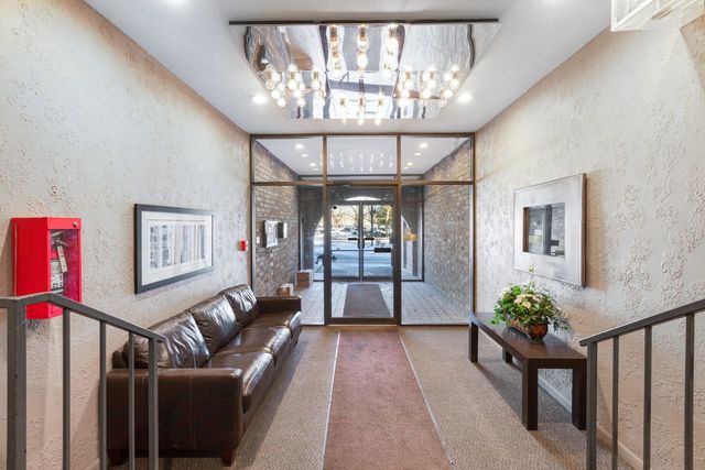 2050 Valencia Drive 300C, Northbrook, IL 60062