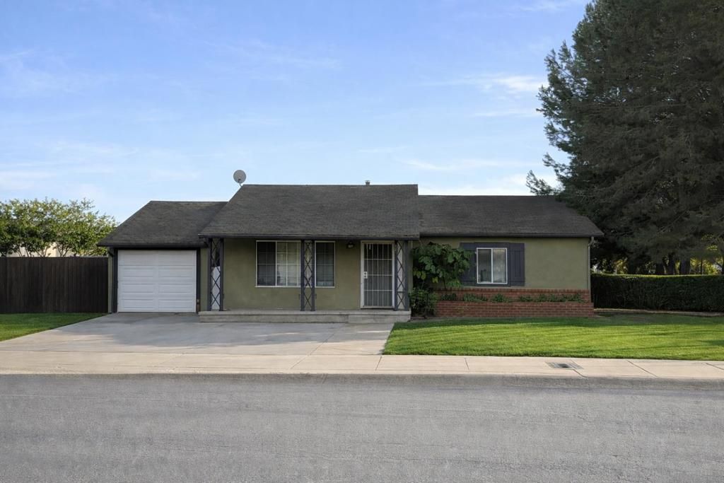 Image 1 of property listing at 440 W 7th Street, Gilroy, CA 95020