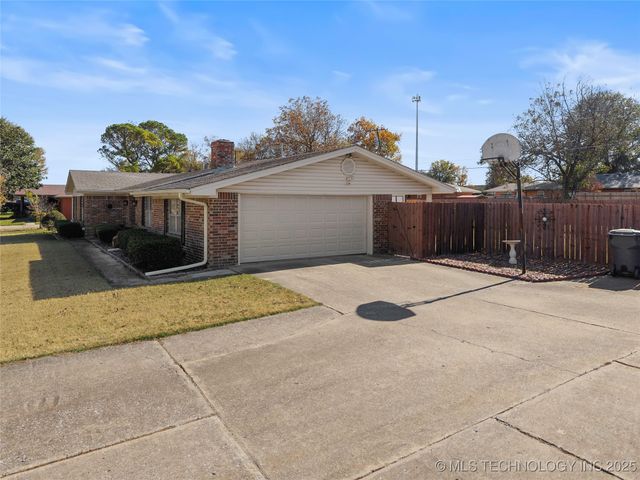 1206 N Meadow Drive, Ardmore, OK 73401