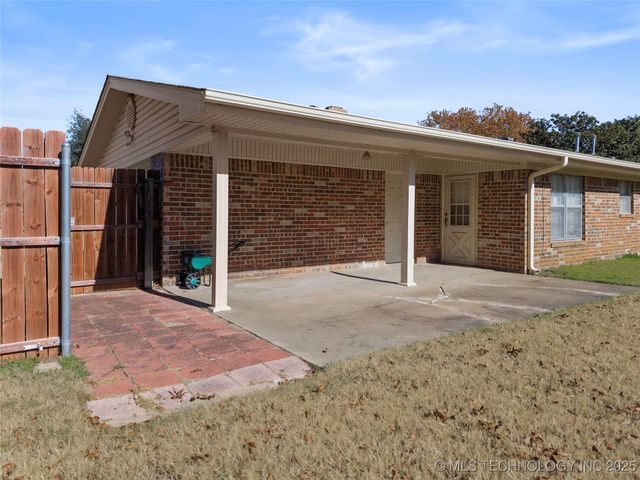 1206 N Meadow Drive, Ardmore, OK 73401